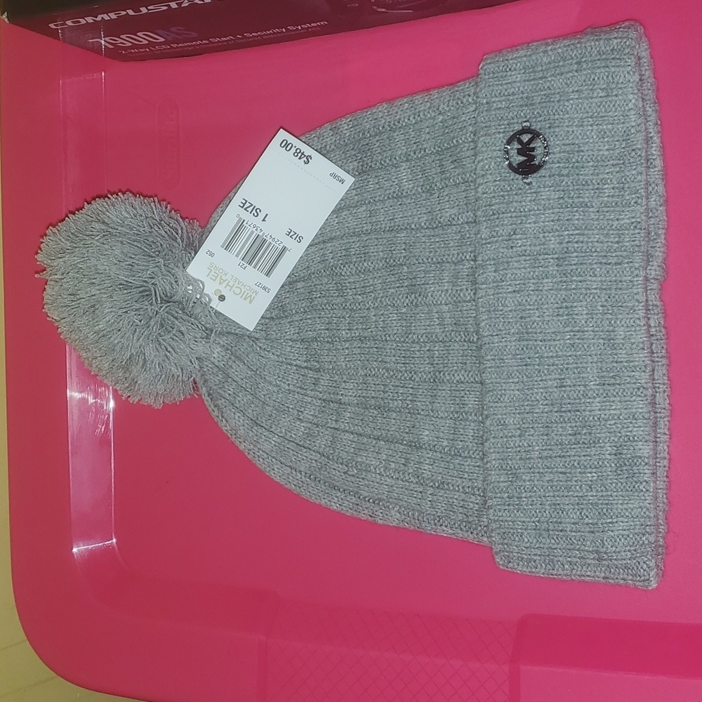 Michael Kors beanie with Pom